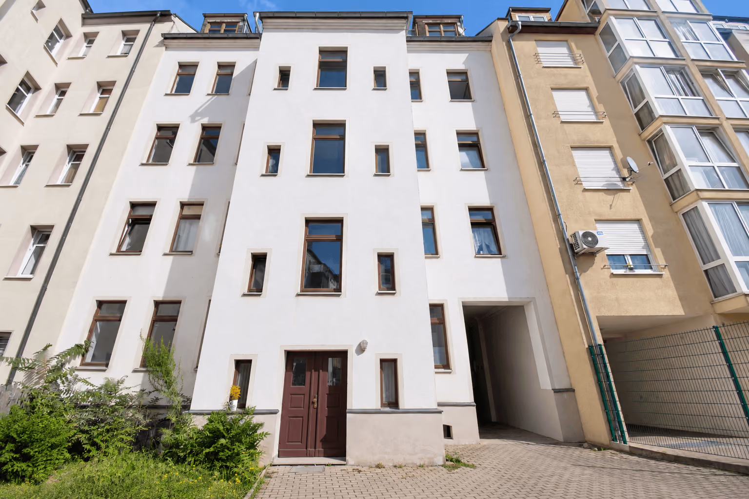 Haus mit Fahrstuhl Hofansicht