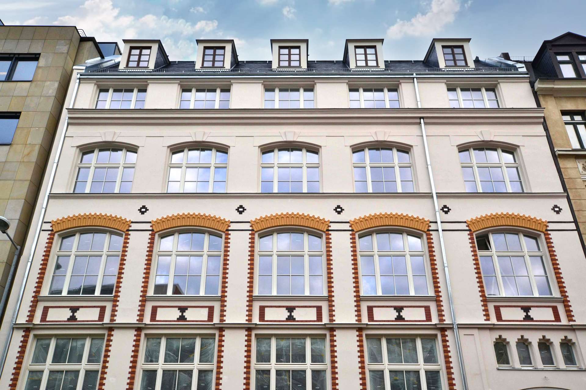 Haus mit Fahrstuhl Gebäudeansicht