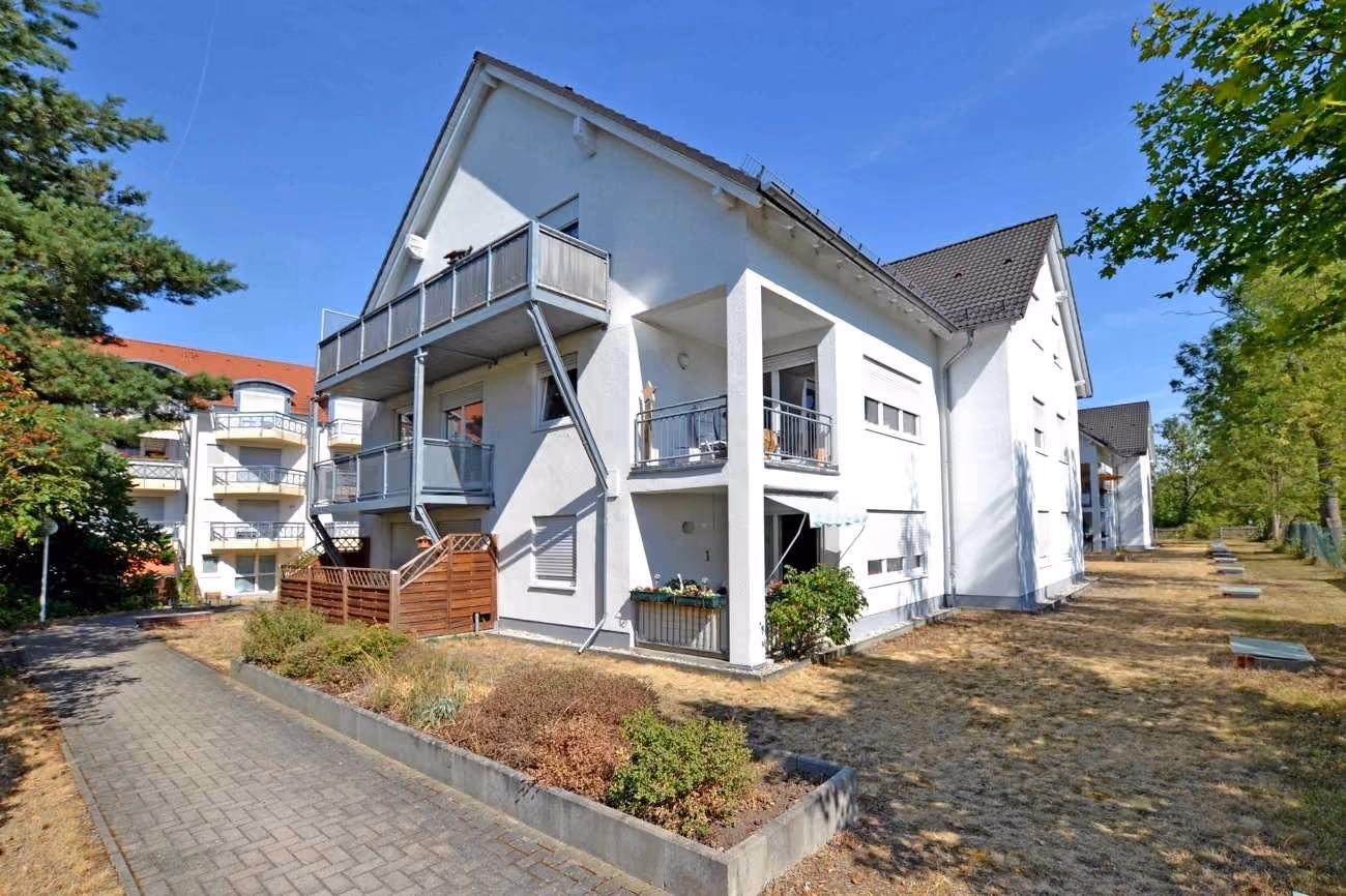 Haus mit Fahrstuhl Gebäudeansicht