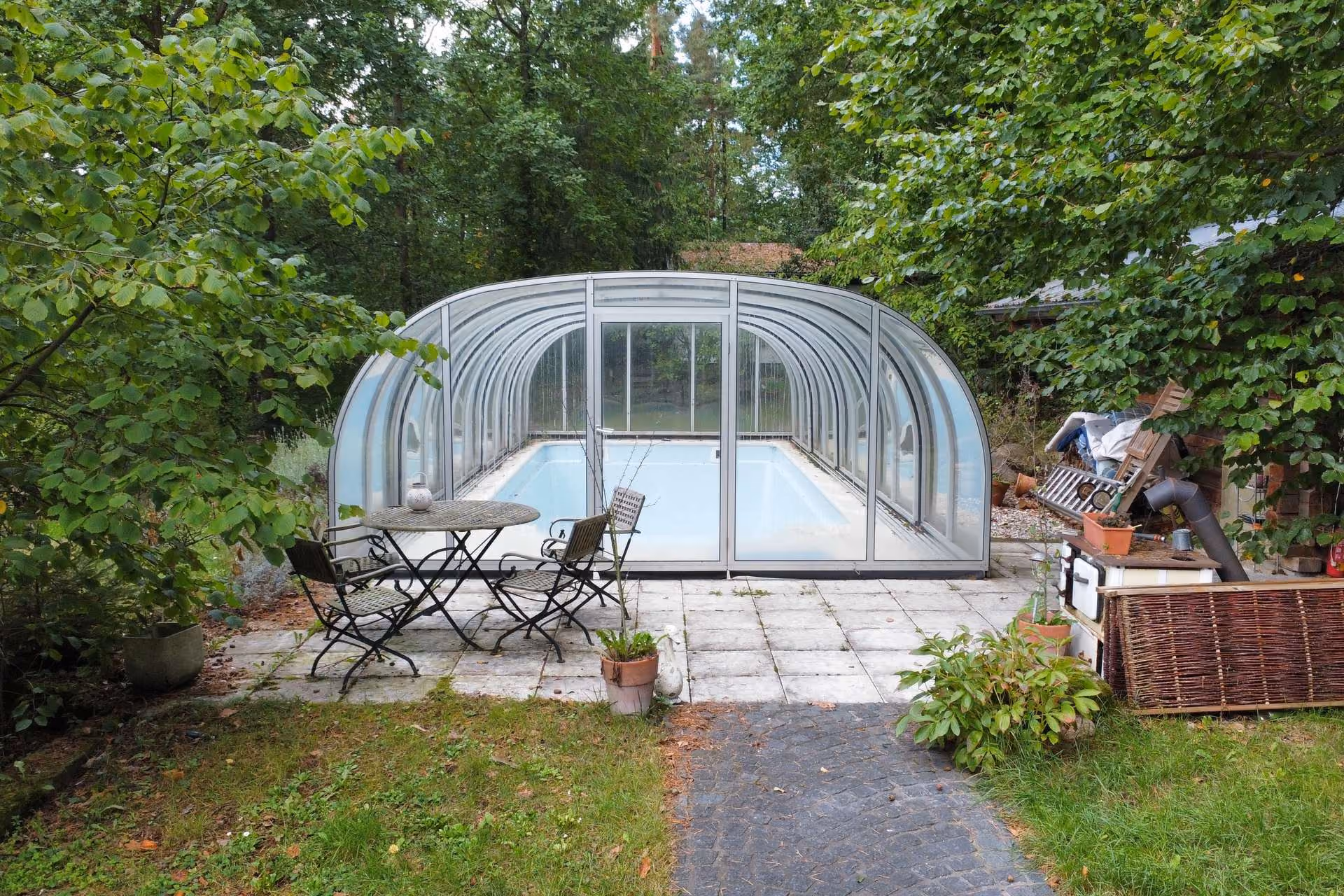 Pool mit Überdachung