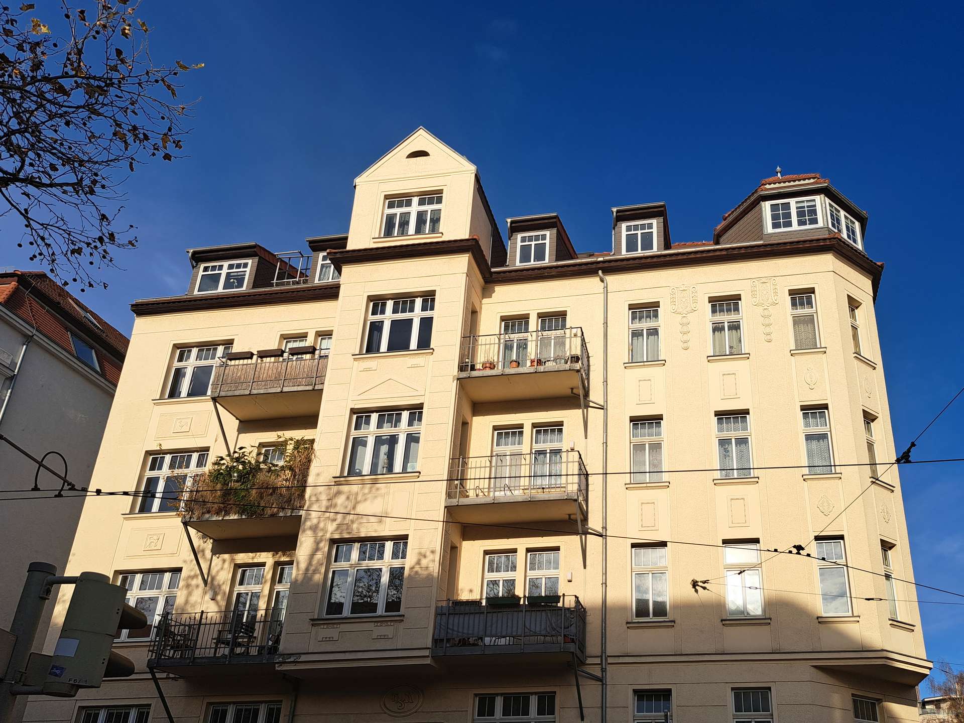 Haus mit Fahrstuhl Gebäudeansicht