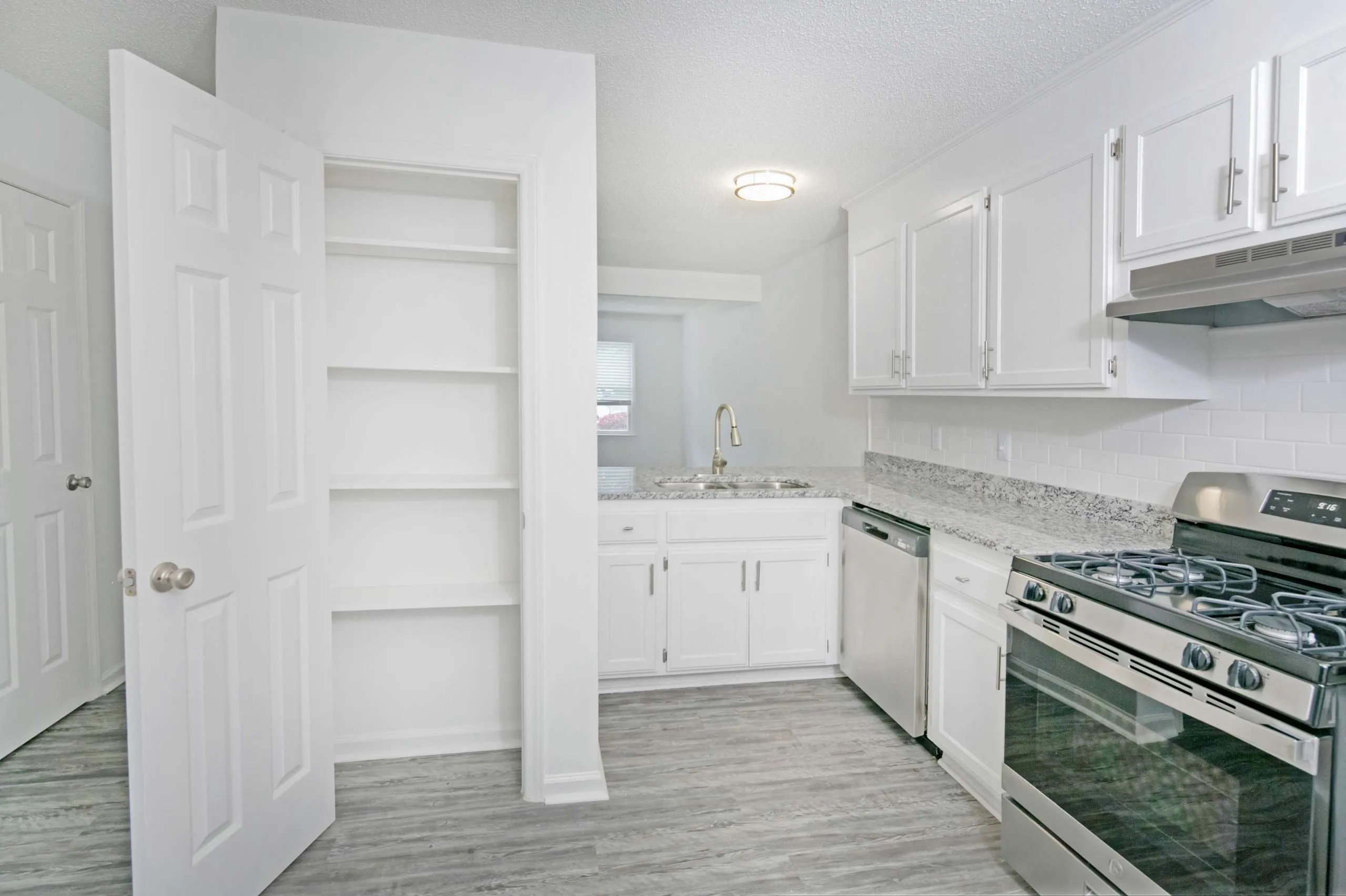 Kitchen pantry