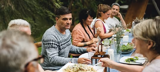 Offre ripaille Goulu : repas festif convivial en extérieur pour célébrations et grandes tablées.