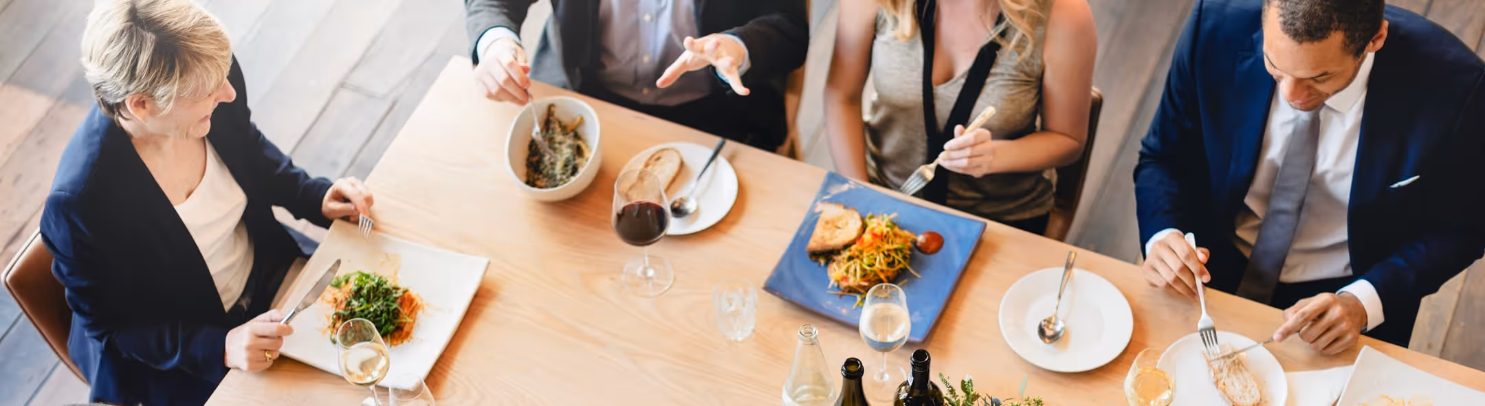 Offre traiteur pour professionnels : buffet d'entreprise soigné pour séminaire ou événement corporate.