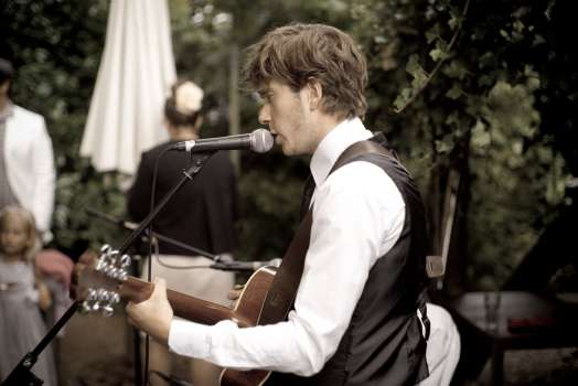 Was muss man bei der Auswahl der Musiker, der Sängerin und des DJs für eine Hochzeit beachten?