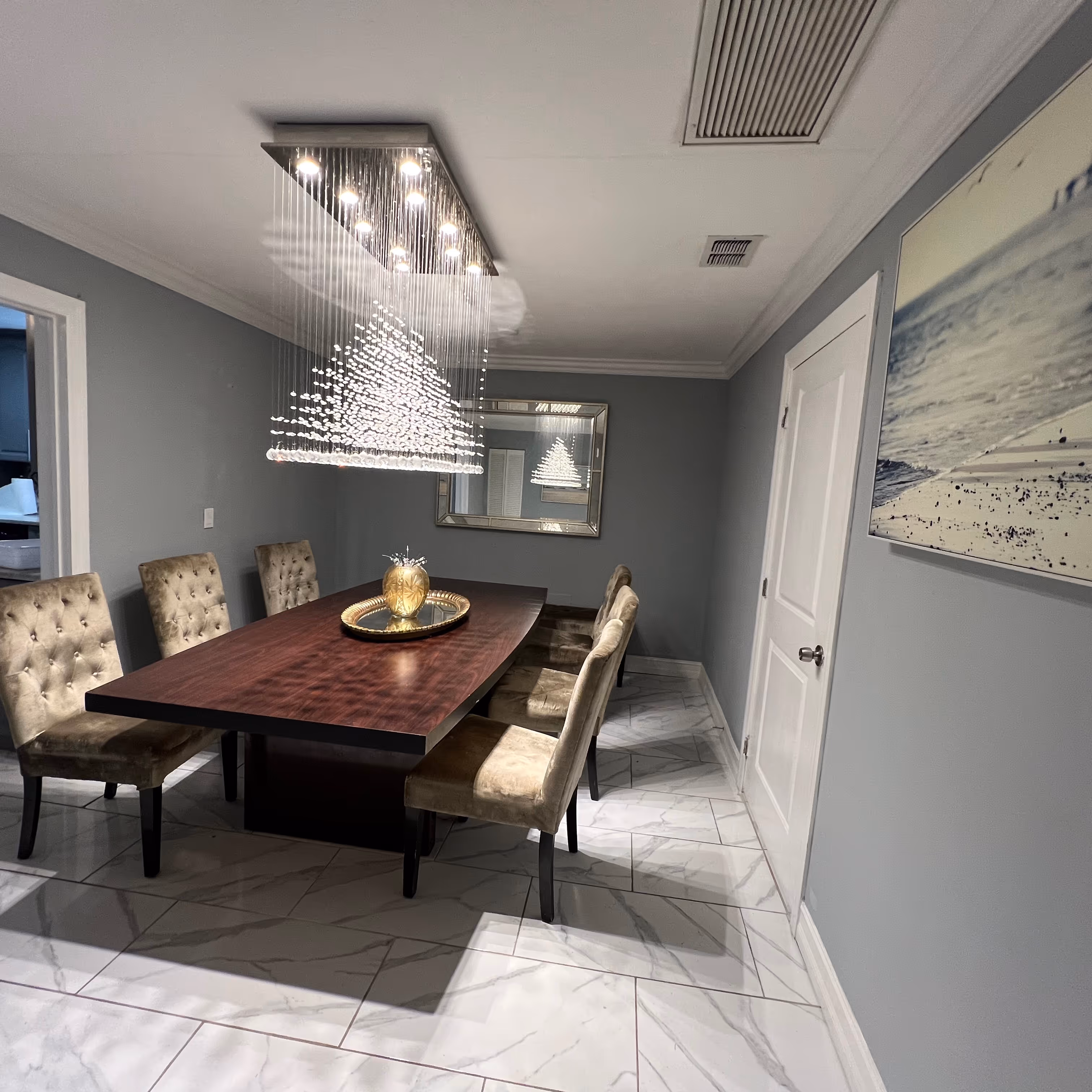 Ceiling lights and chandeliers