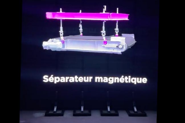 Hologramme 3D d'un équipement industriel présenté lors d'un événement DASTRI