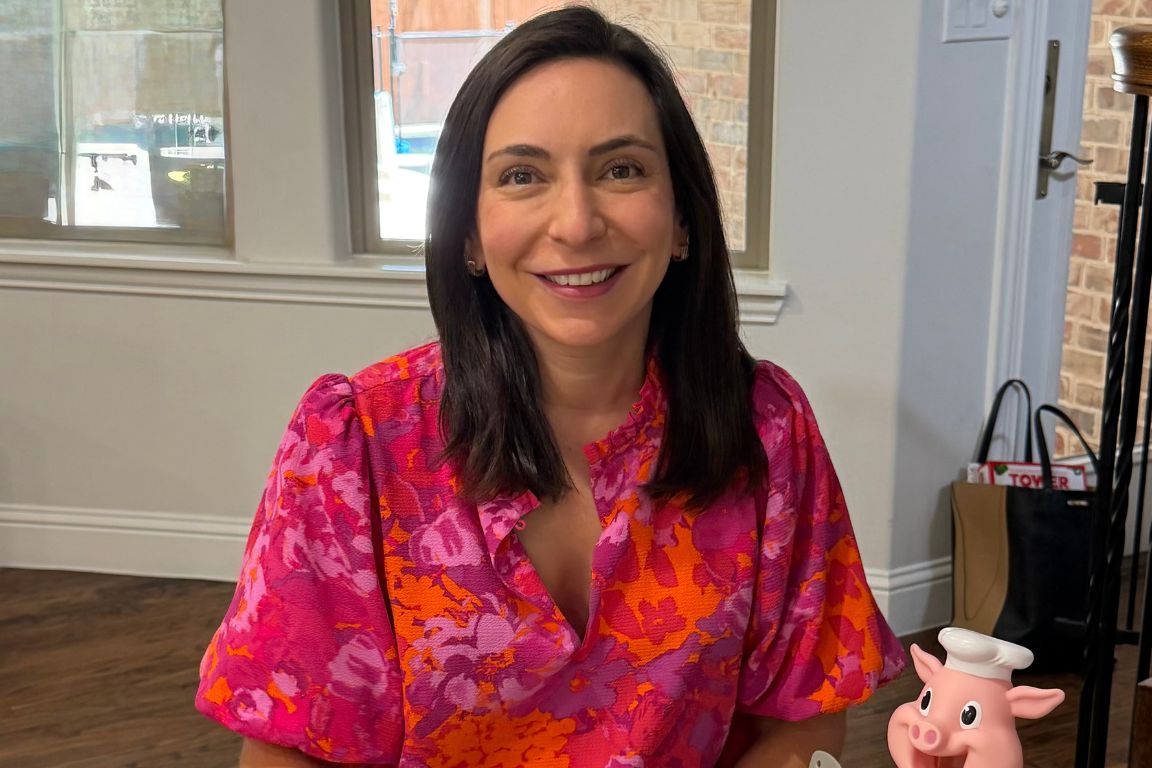 lauren edwards of wonder speech therapy in DFW prepares for child speech therapy client work in her office