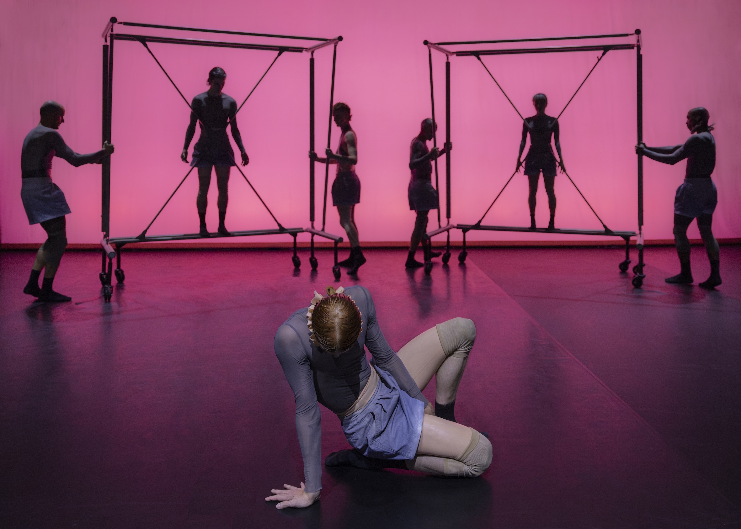 Oplev Dansk Danseteaters nye forestilling DRIP TEKHNE på Teater Republique – en sanselig, futuristisk rejse, hvor krop og teknologi smelter sammen.