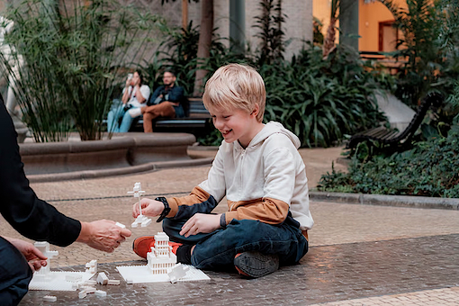 Oplev årets bedste juleoplevelser for hele familien i Storkøbenhavn. Fra Tivoli og Zoo til museer og mysterier på forterne. Find julens højdepunkter her.