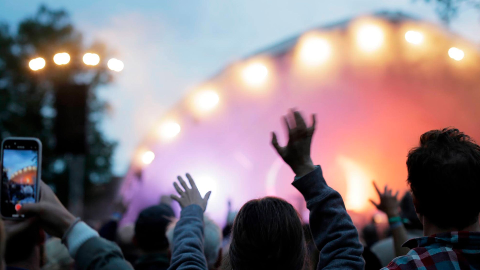 Se alle sommerfestivaler på Fyn 2026. Datoer for Heartland, Tinderbox, Ø Festival, Midtfyns Festival og hele den kronologiske kalender.