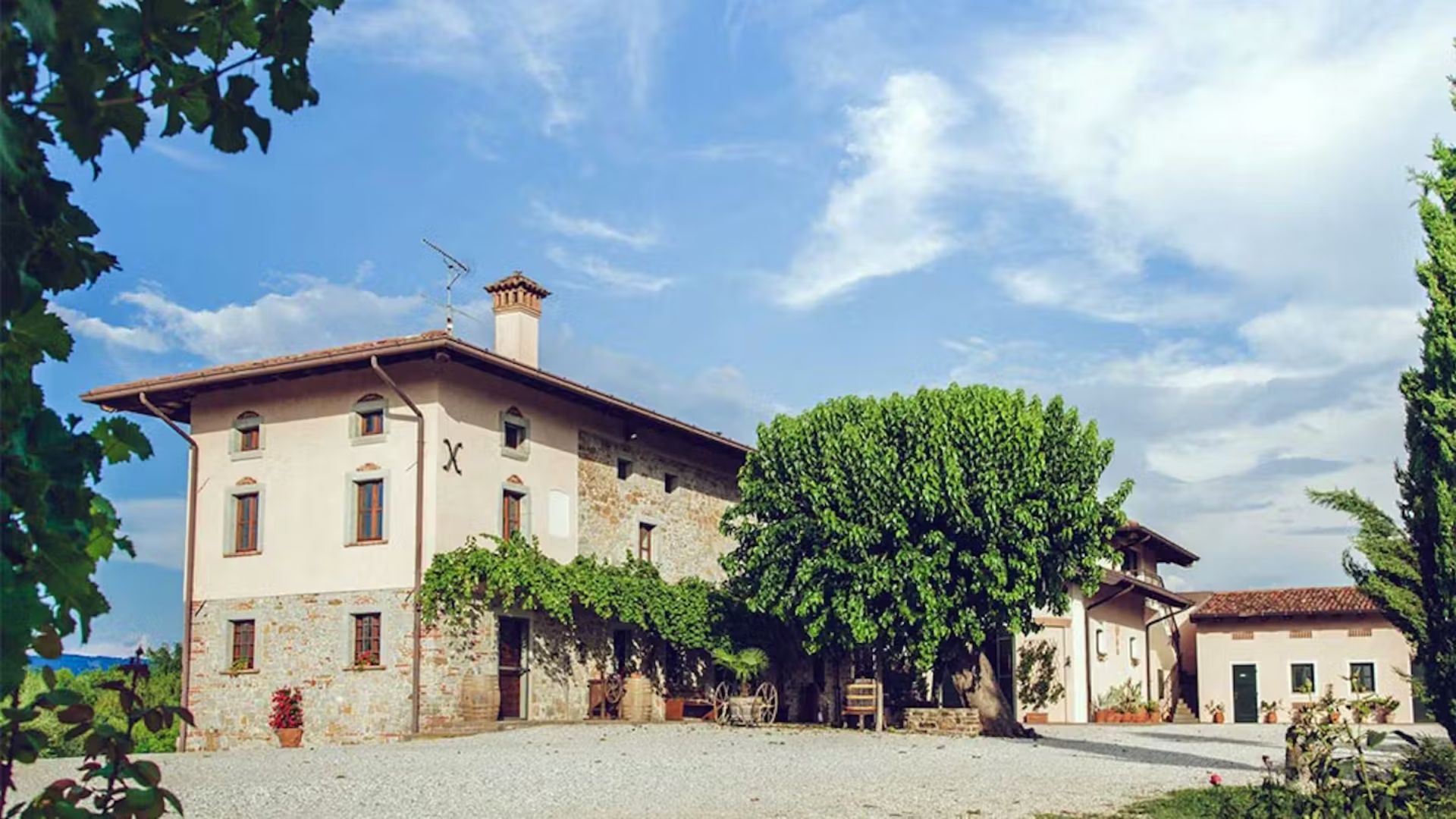 Scubla vingård i Norditalien, omgivet af vinmarker og klassisk italiensk landskab.