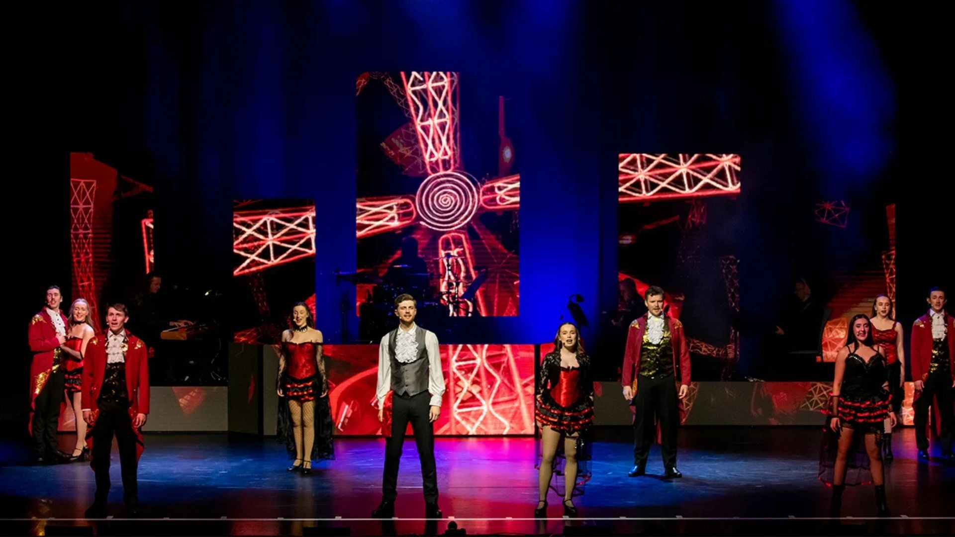 skuespillere på scenen til night of famous musicals