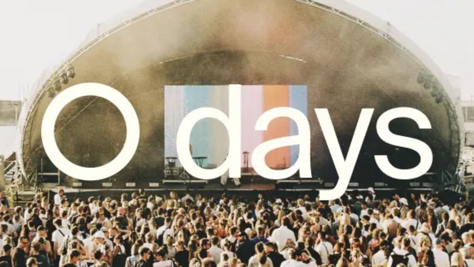 Plakat for O Days med publikum foran en stor scene