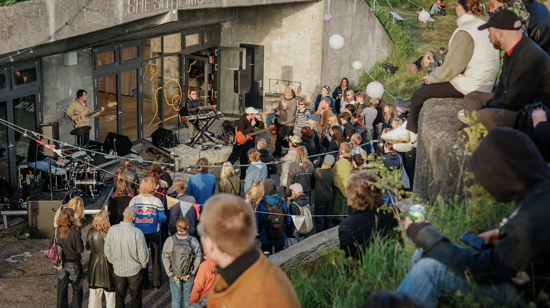 SUSTAIN 2026 på Ungdomsøen den 23. maj samler unge til musik, workshops og natur. Find program, billet og praktisk info her.