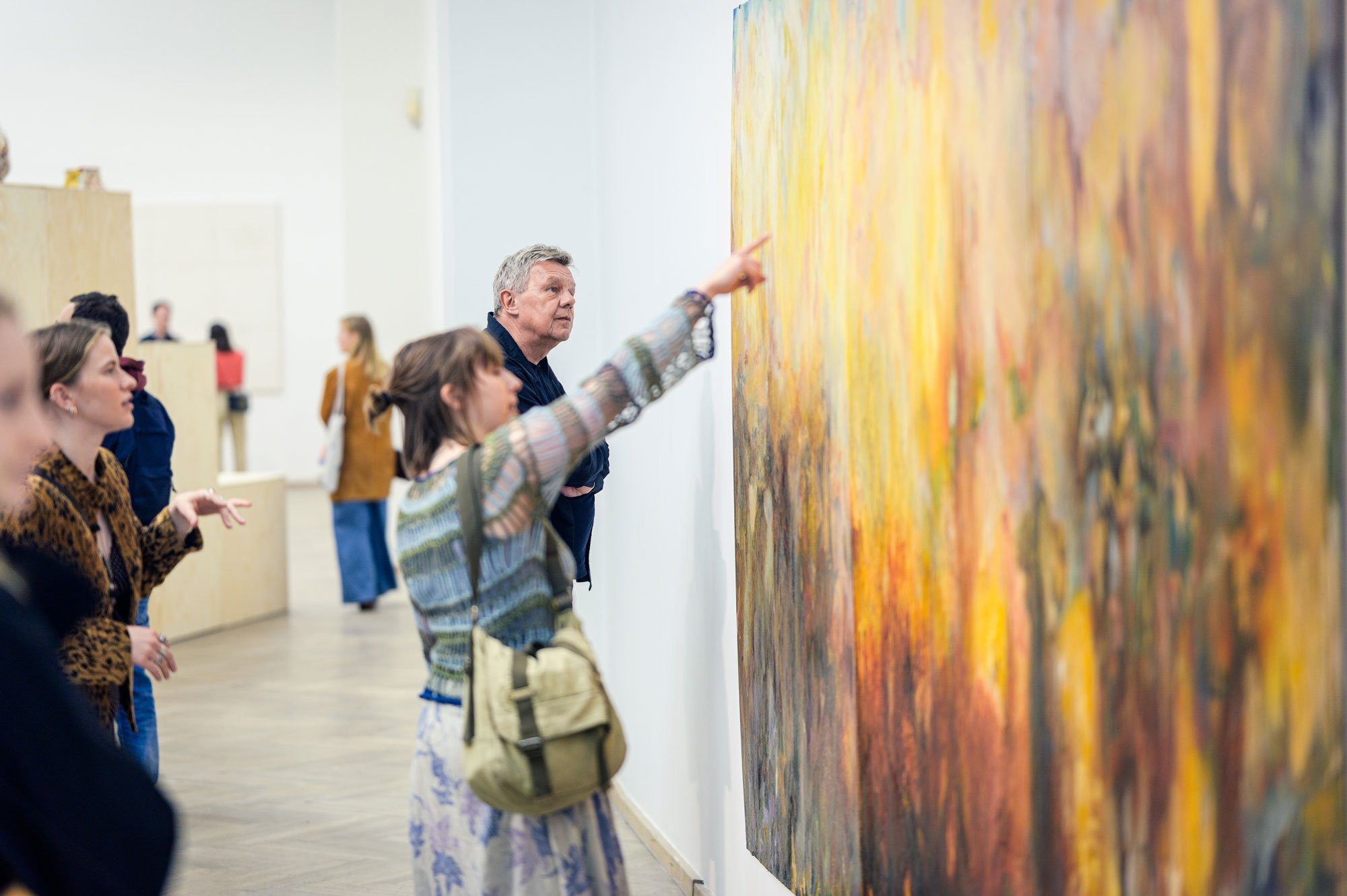 Gæster til en udstilling til Art Matter Festival