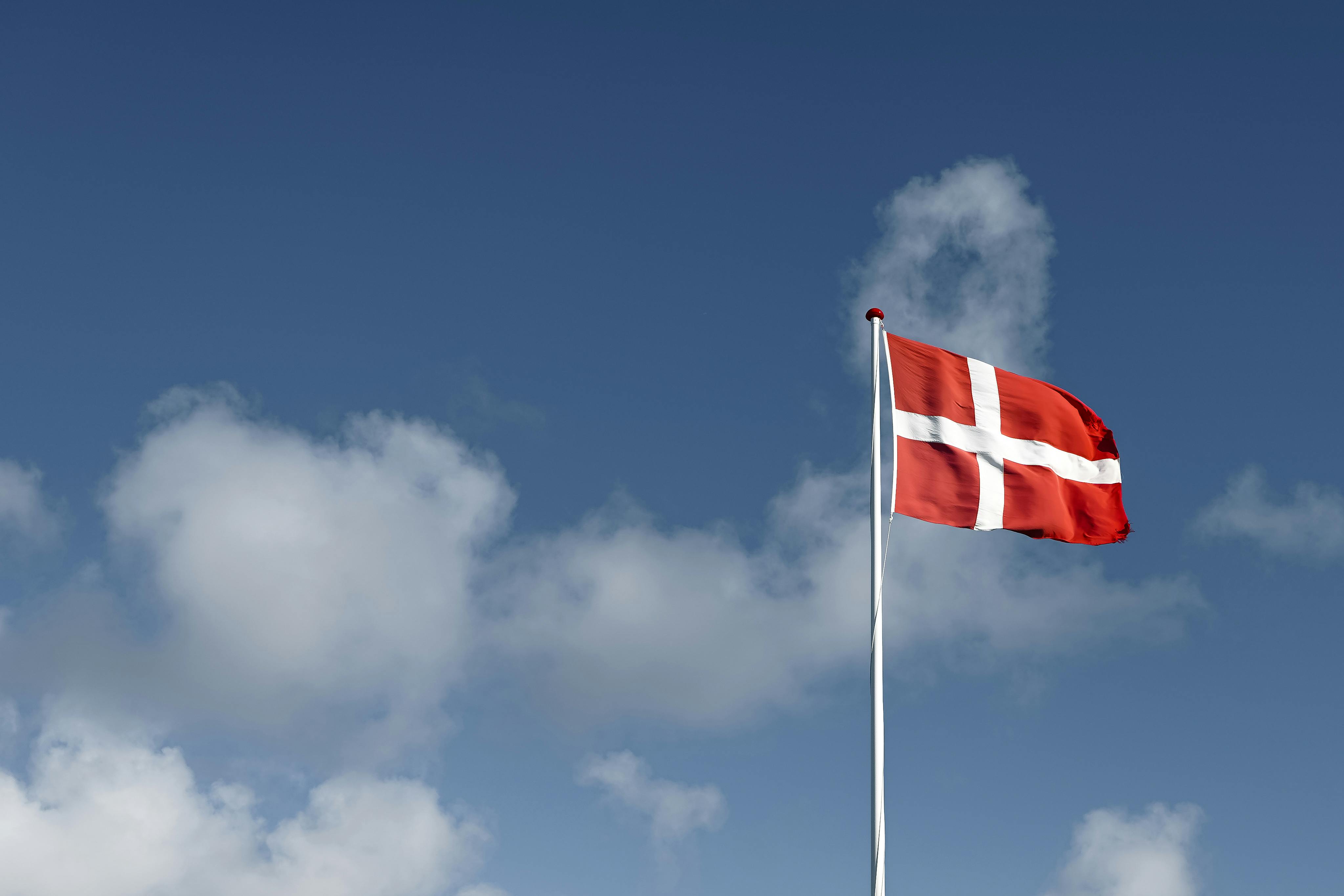 Fejr grundlovsdag nær Aarhus 2026 til Grundlovsfest på Himmelbjerget. Taler, musik og fællesskab med over 1.000 deltagere den 5. juni. Læs mere her.