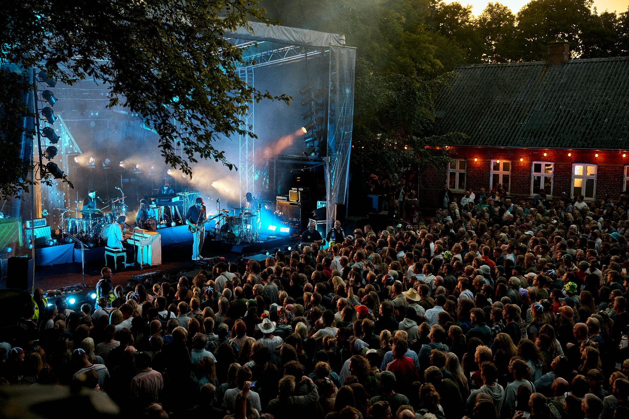 Publikum foran scenen til koncert på GrimFest - (Foto: Halfdan Berg)