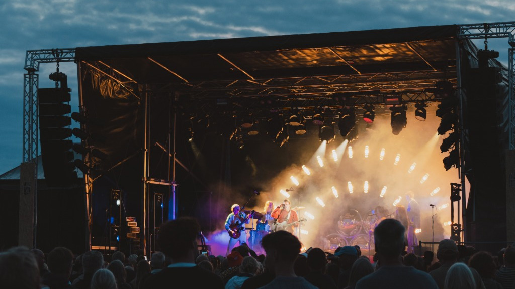 Ø Festival 2026 holder til på Langeland 23.-25. juli med musik, wellness og natur ved havet. Oplev Malk De Koijn, Peter Sommer, MADSEN og flere. Se programmet.