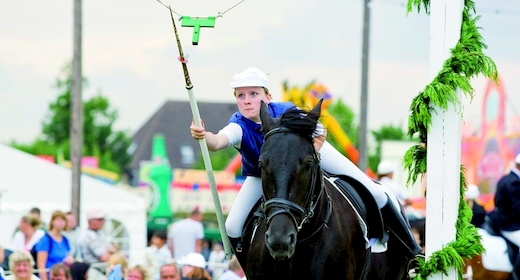Ringriderfesten i Sønderborg 2026: Skandinaviens største rytter- og folkefest den 10.-13. juli med optog, ringridning og fest. Se program og billetter på gogo.