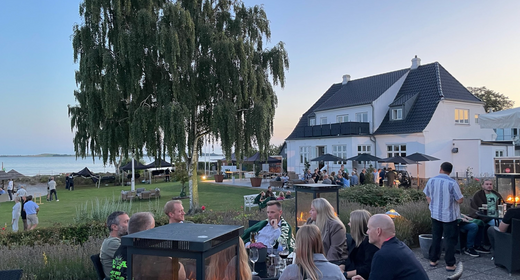 Faaborg29 2026: hele uge 29 forvandles til sommerfest ved fjorden med DJ, rosé og skaldyrsfade på Hotel Faaborg Fjord. Se dato og find billetter. 