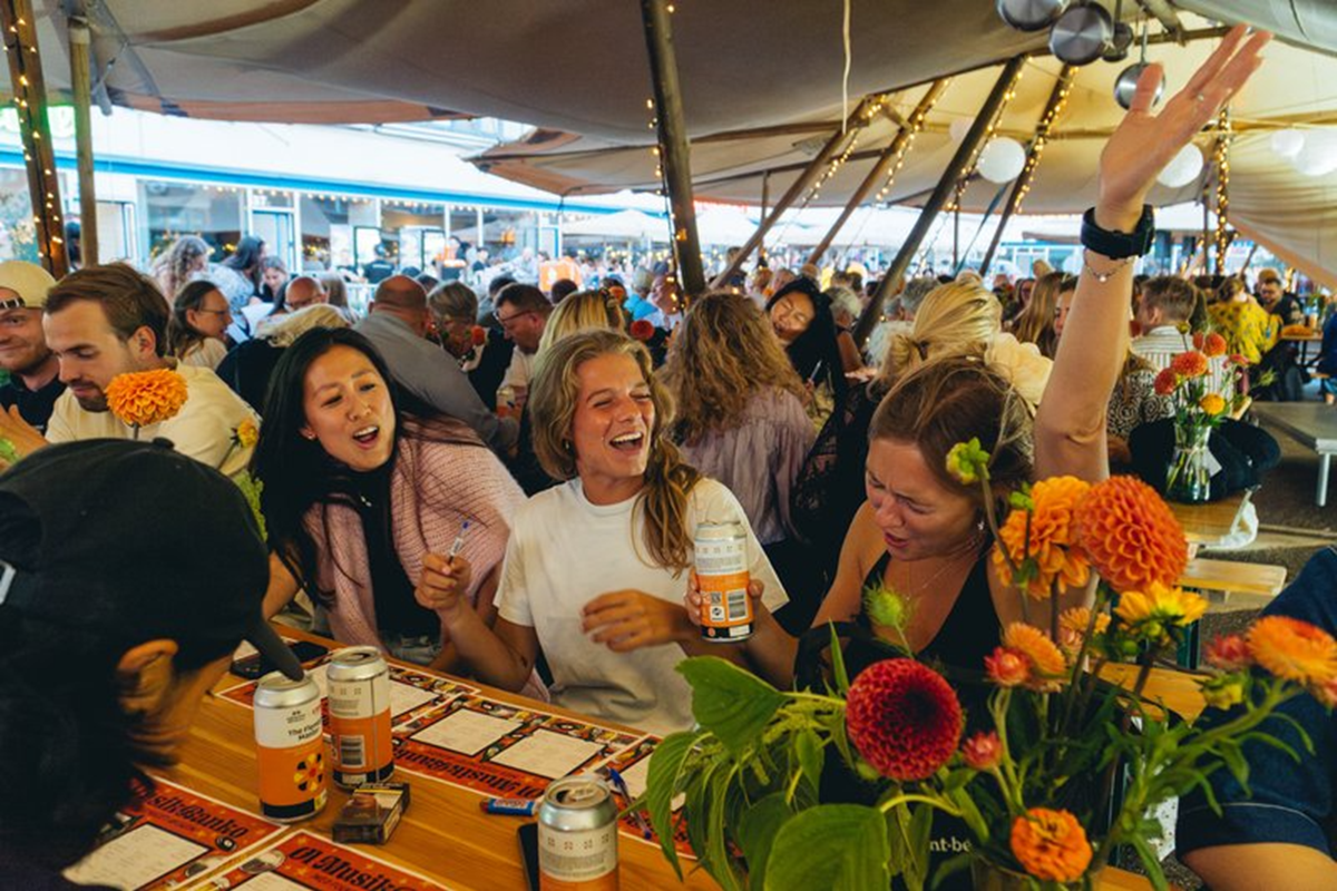 Øl-musik-bingo med Peech samler fællessang, kold øl og præmier på Flæsketorvet fredag den 28. august 2026 under Copenhagen Cooking. Se billetter og info.