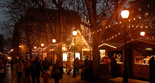 Nordjylland gør jul til lys. Se Jul i Zoo med lysinstallationer, det gratis marked på Gammeltorv og slottene - og hvilket der passer til din dag.