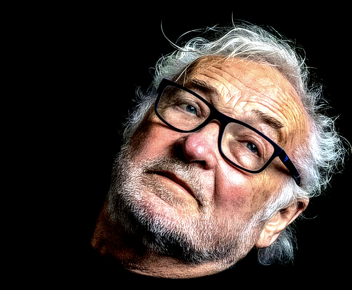 Niels Hausgaard tager Vågn Op på turné i 29 byer fra februar til april 2027. Se alle 38 datoer. Billetsalget åbner 23. oktober kl. 10.