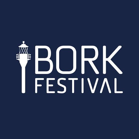 Bork Festival 2027 er 4.-7. august i Bork Havn. Partoutbillet fra 1.595 kr, ratebetaling slutter 25. oktober, og Tobias Rahim er første navn på plakaten.