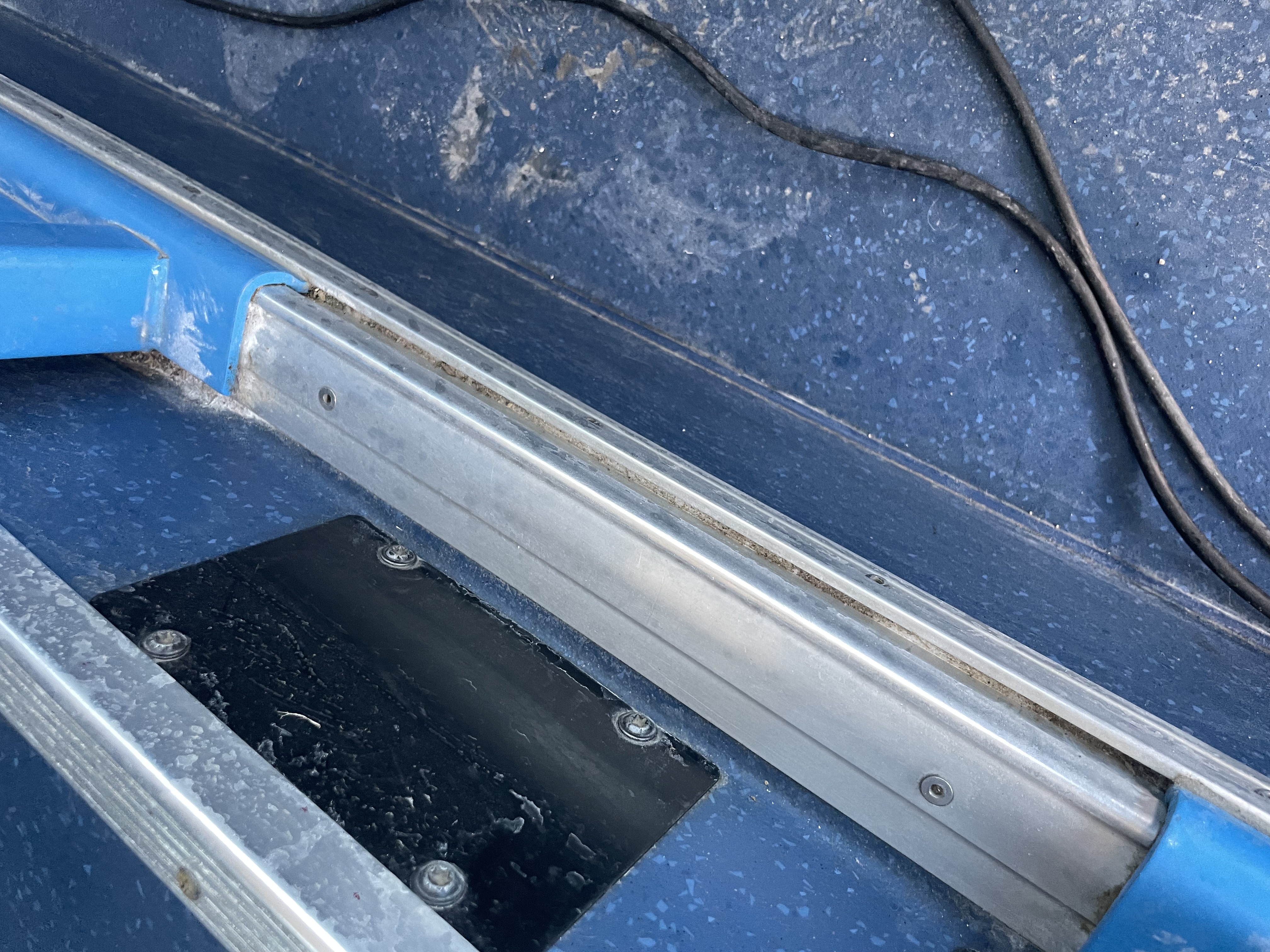 Rails de sièges avant nettoyage