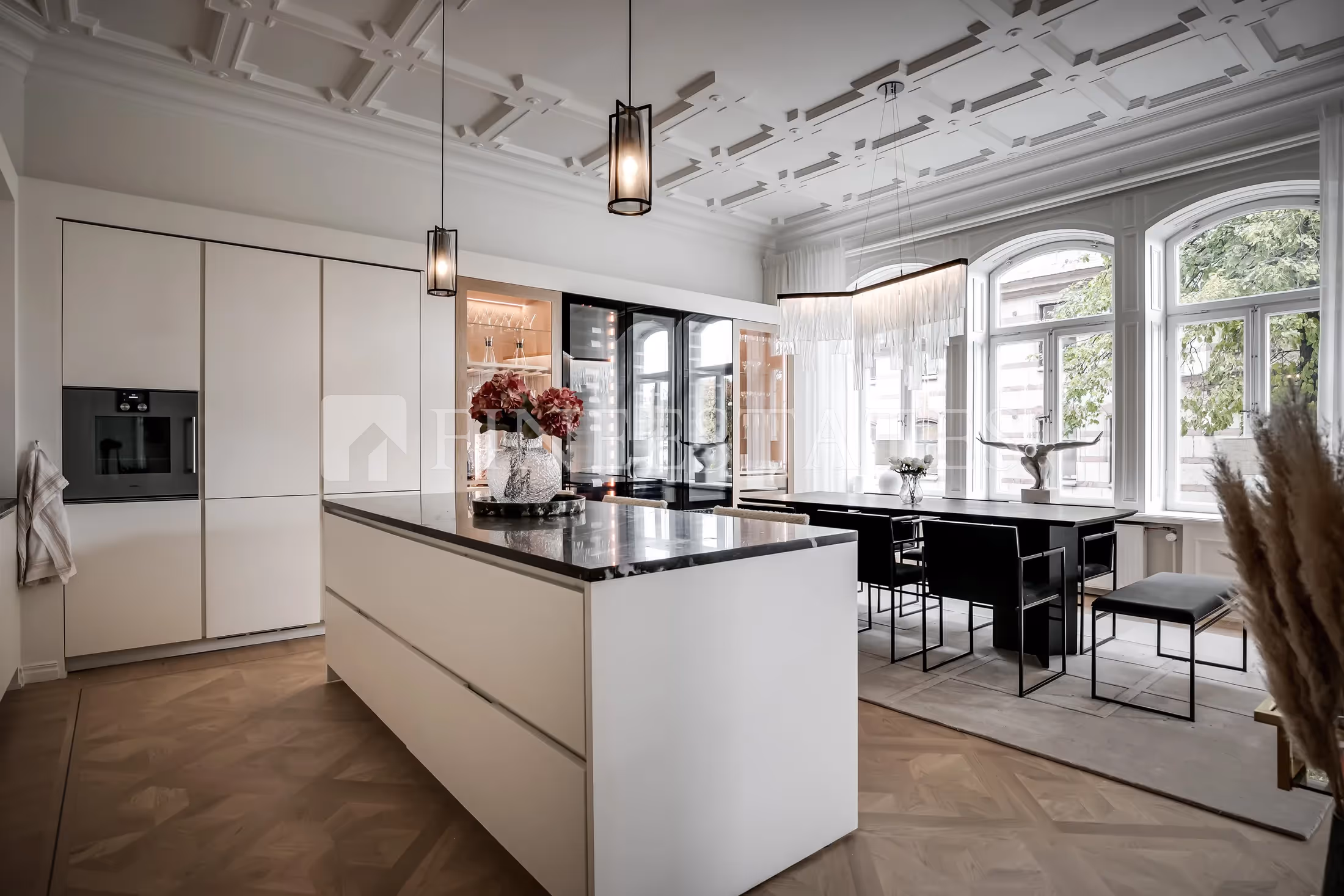 Hanseatische Pracht neu interpretiert – stilvolle Erdgeschosswohnung am Rothenbaum