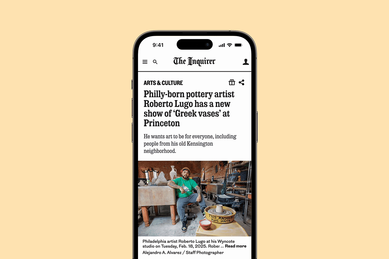 Animated GIF demonstrating the gift-linking feature on an Inquirer article. A user clicks the gift icon, triggering a drawer with sharing options: copy link, Facebook, X (formerly Twitter), and email. The user selects “Copy link,” and a confirmation message appears: “Gift link copied to clipboard.”
