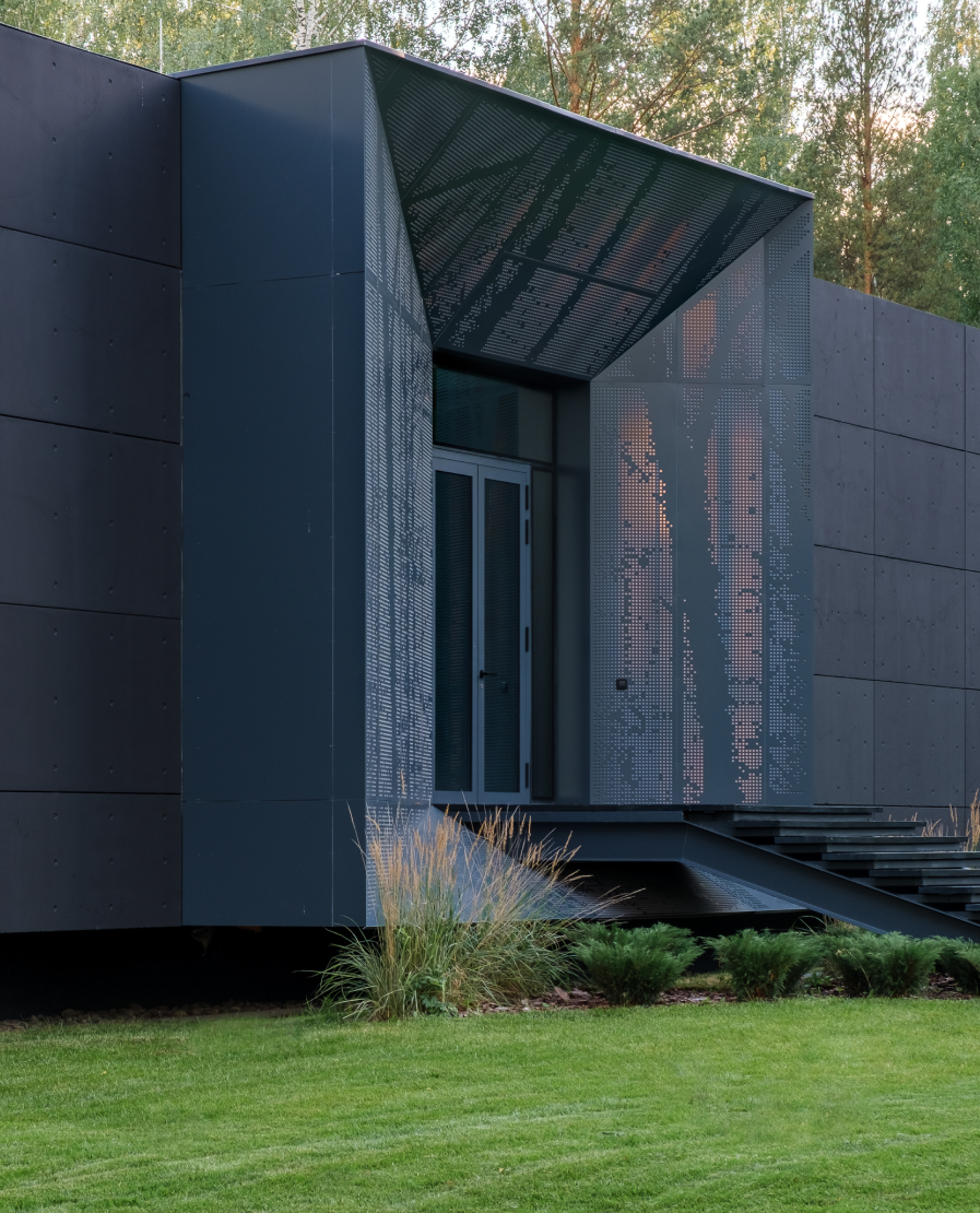 BW — private residence in Ural Region, view 1