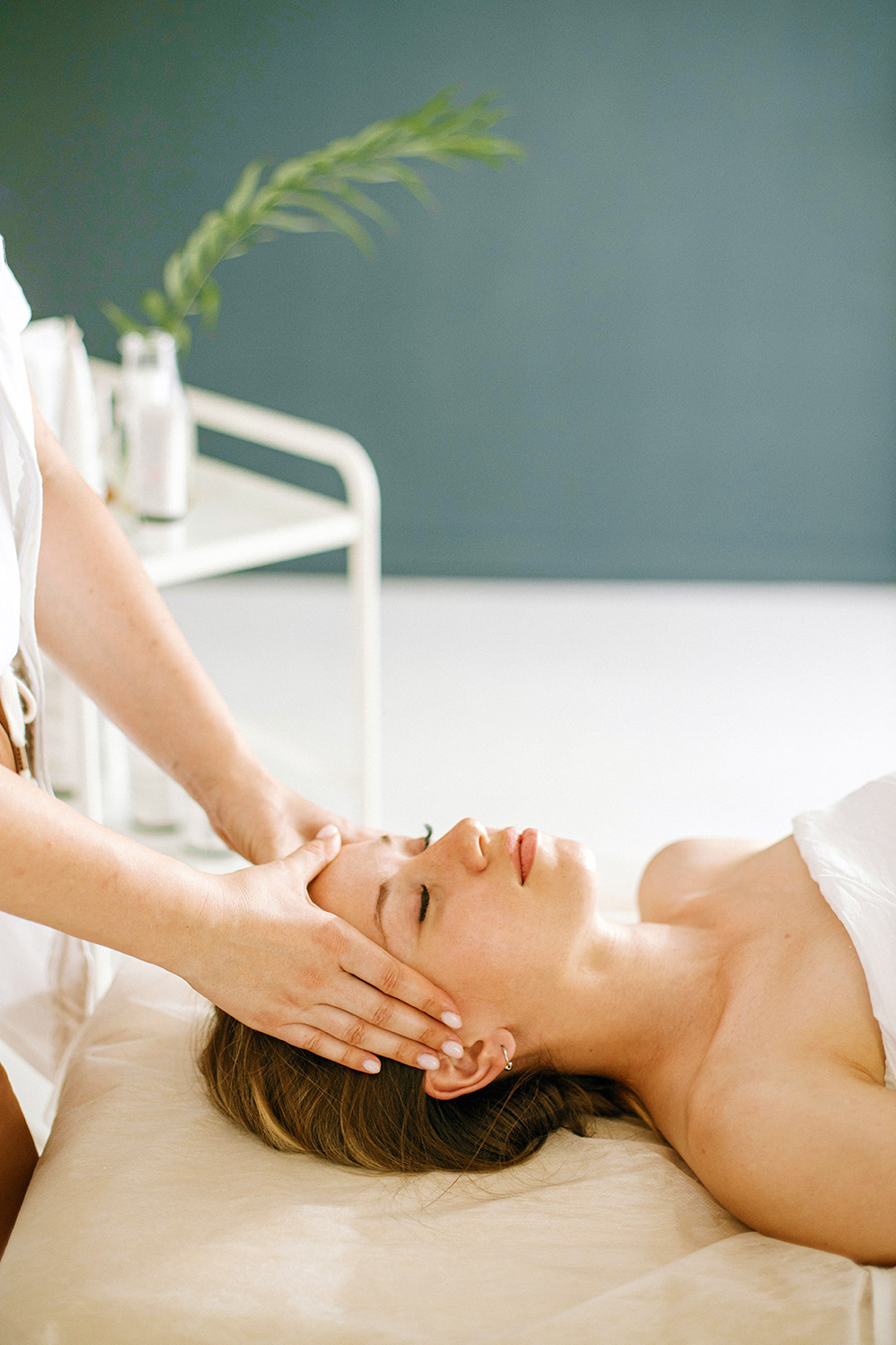 spa head massage