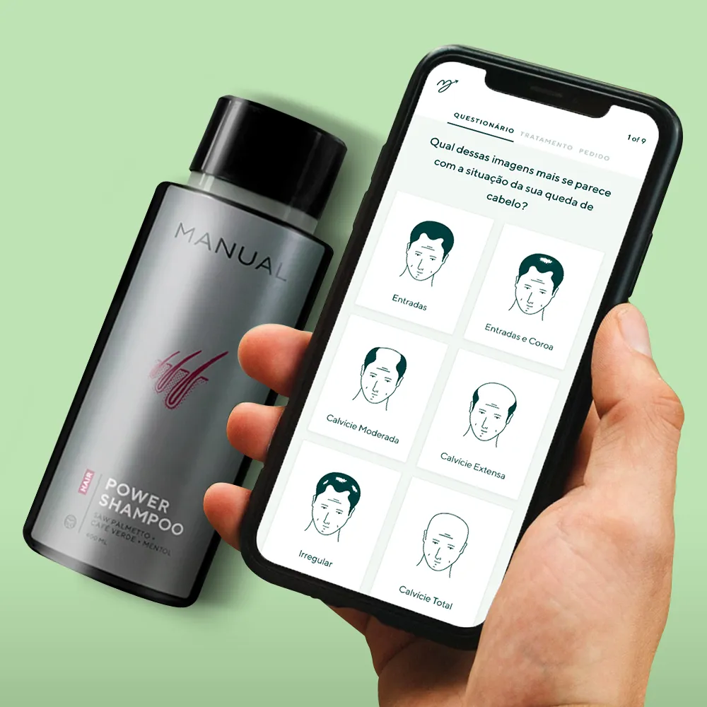 Imagem mostrando uma pessoa com um celular na mão respondendo o questionário personalizado da MANUAL