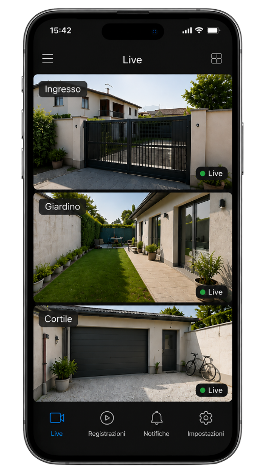 Schermata di un'app di sorveglianza su smartphone che mostra tre feed video live con etichette: ingresso con cancello nero, giardino con prato e piante in vaso, cortile davanti a garage con porta e bicicletta.