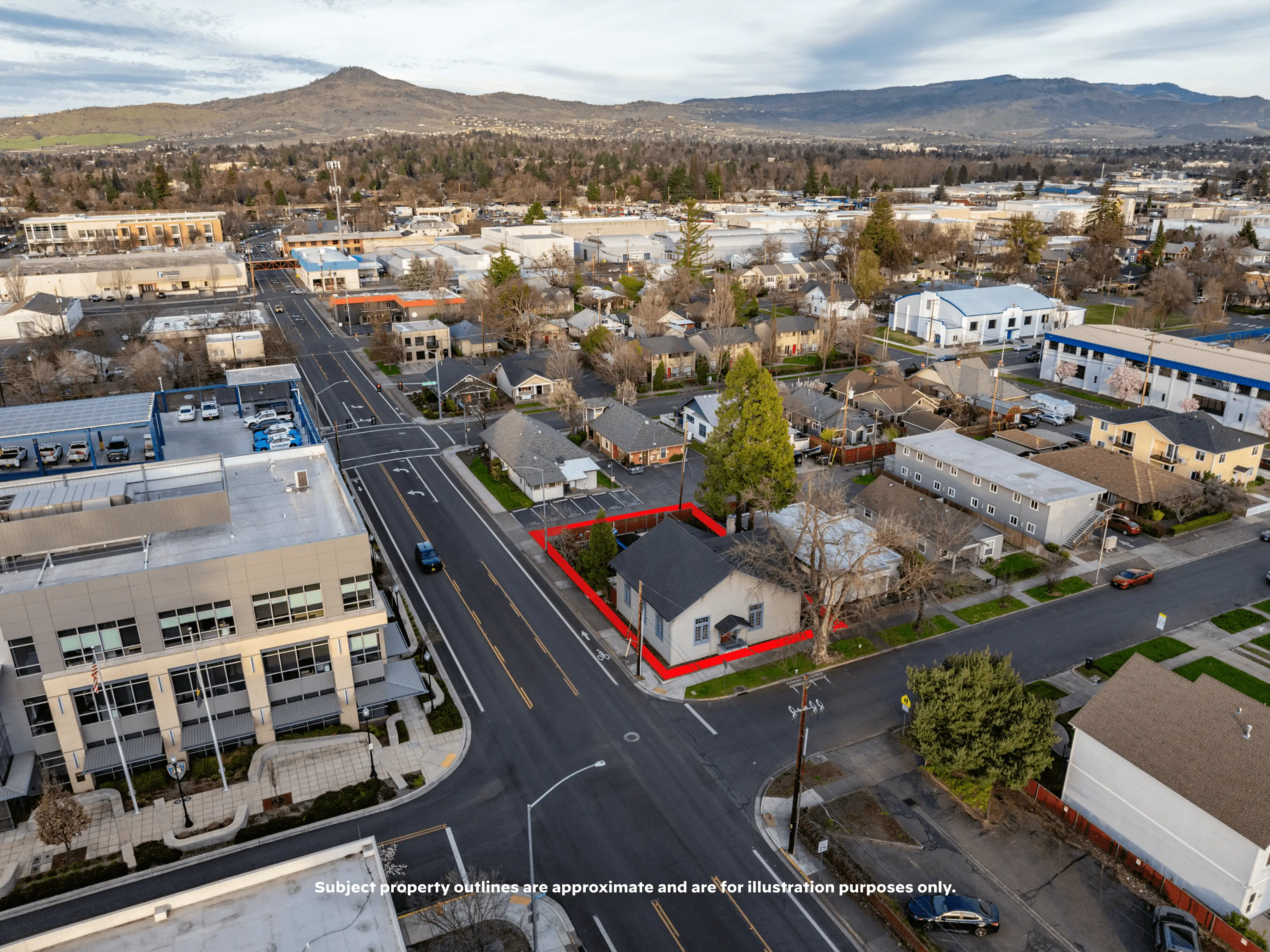 Central and Flexible Commercial Building - 301 S Ivy St