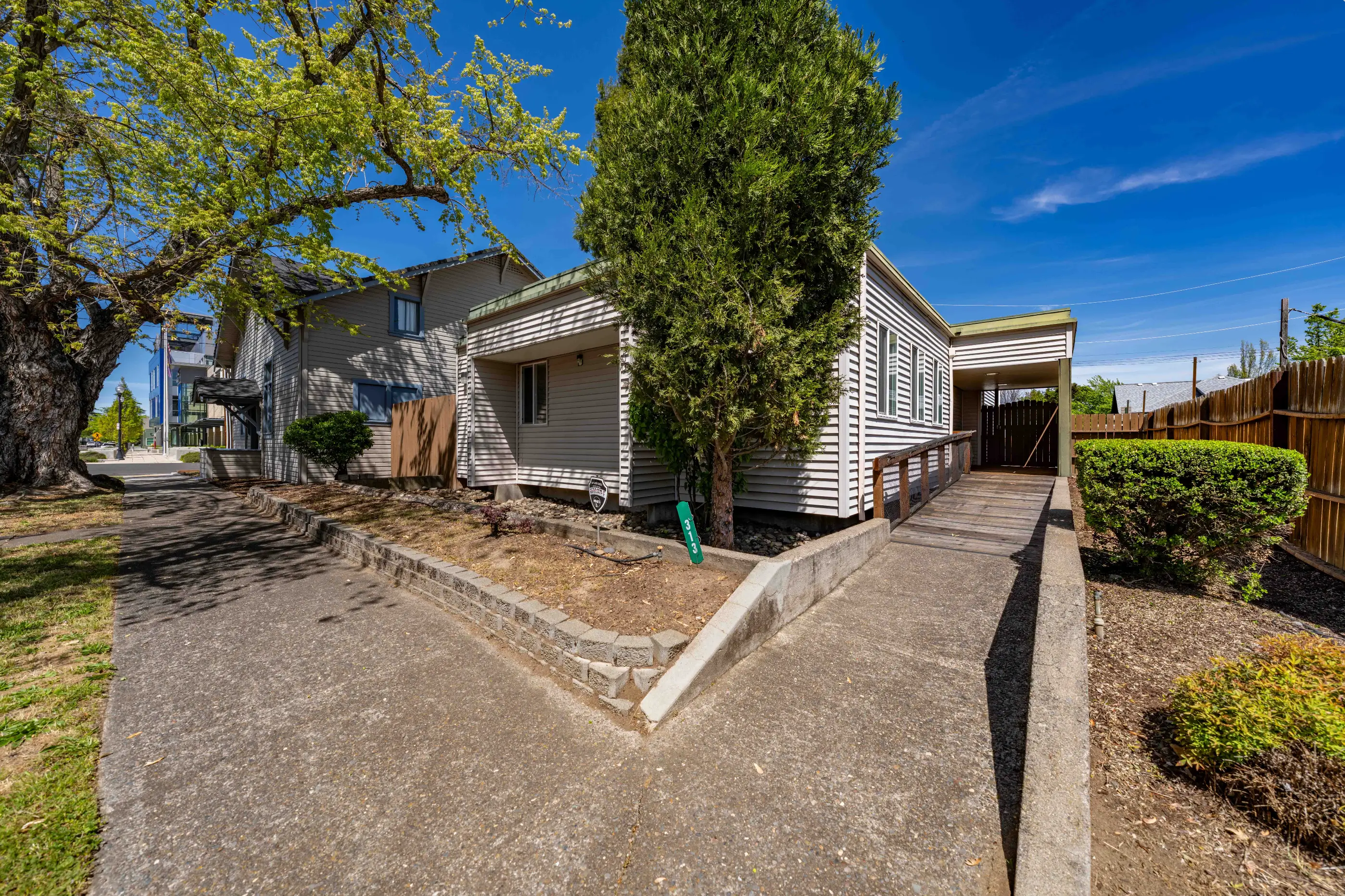 Functional Professional Office Building - 313 S Ivy St