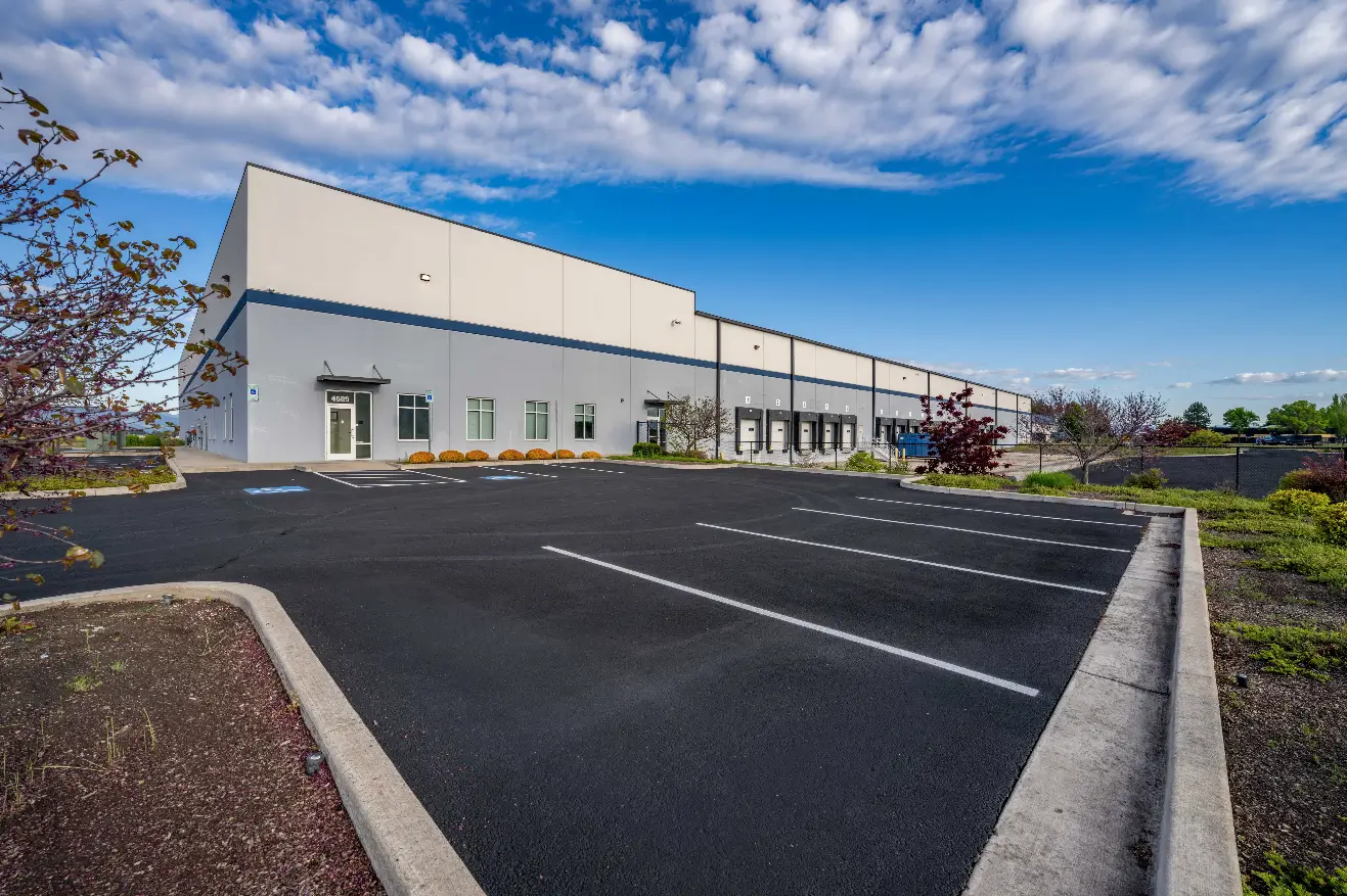 Purpose-Built Distribution Facility Near I-5