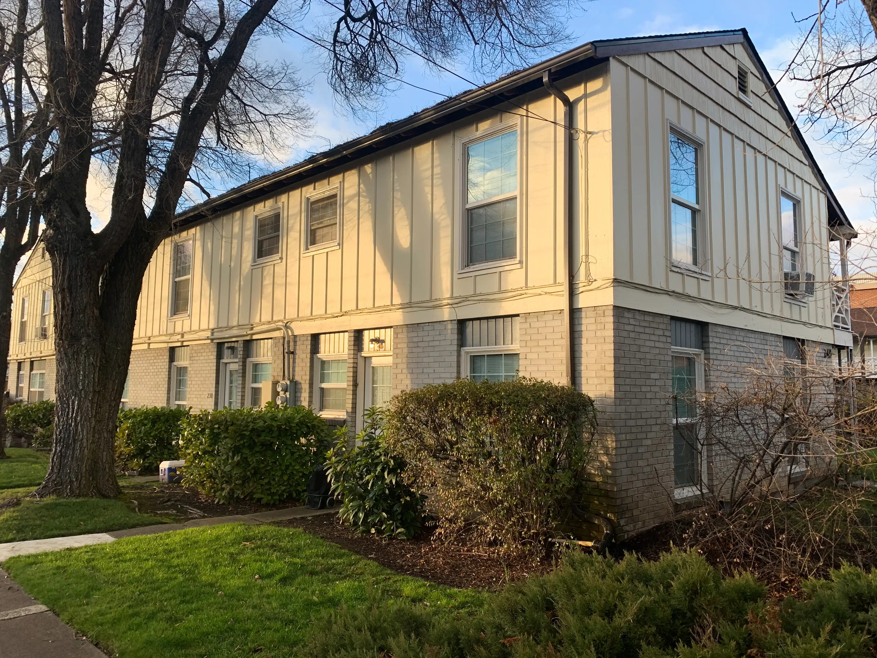 13-Unit Medford Apartment Complex Sold for $1,565,000