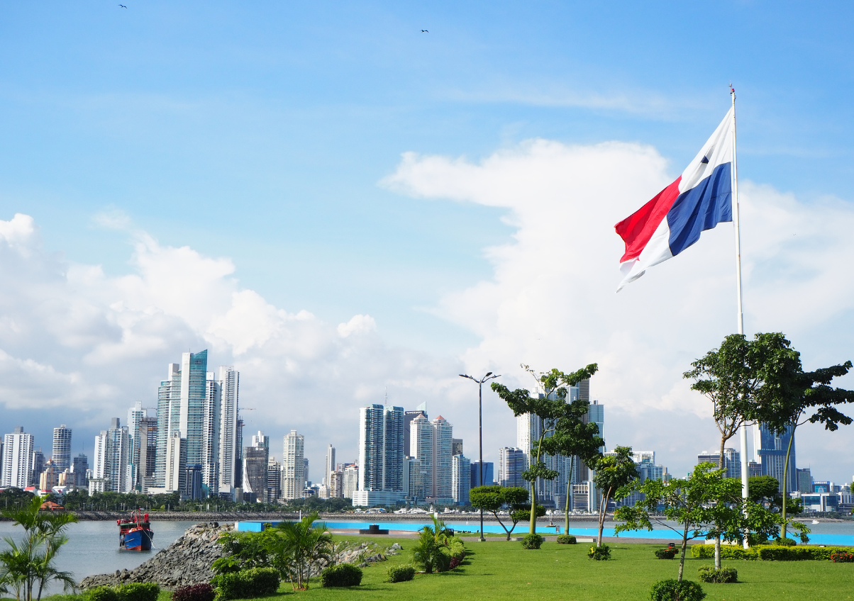 ✈️🐾 Introducing Paws to Panama: Stress-Free Relocation Flights for You and Your Dog
