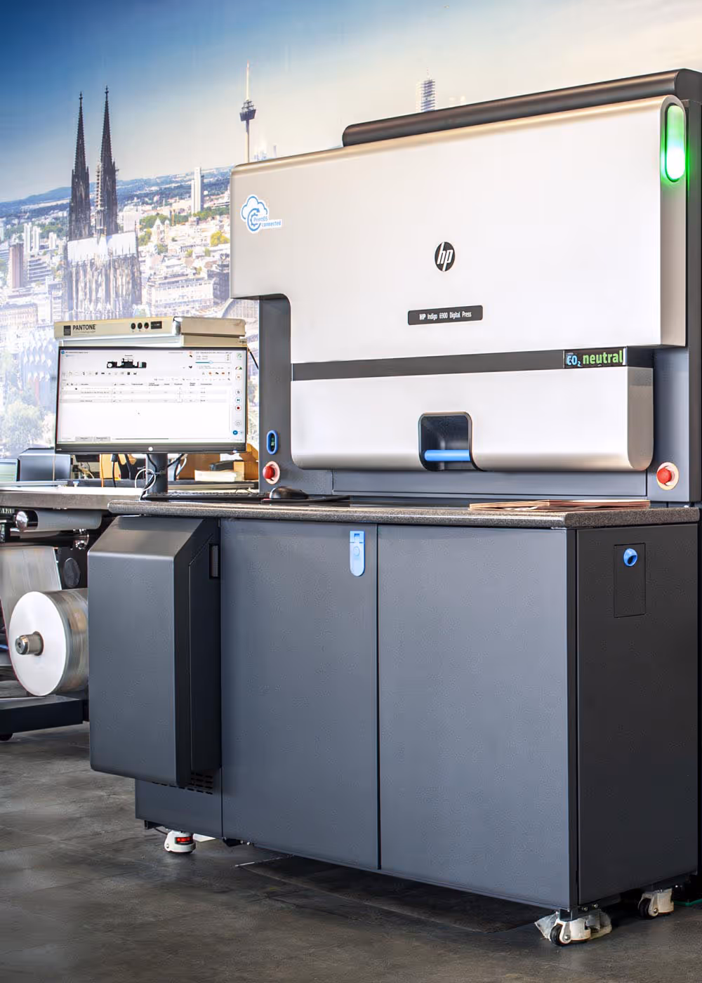 HP Indigo 6900 Digitaldruckmaschine in der Produktion bei backesDruck – moderne Anlage für hochwertige Etiketten.