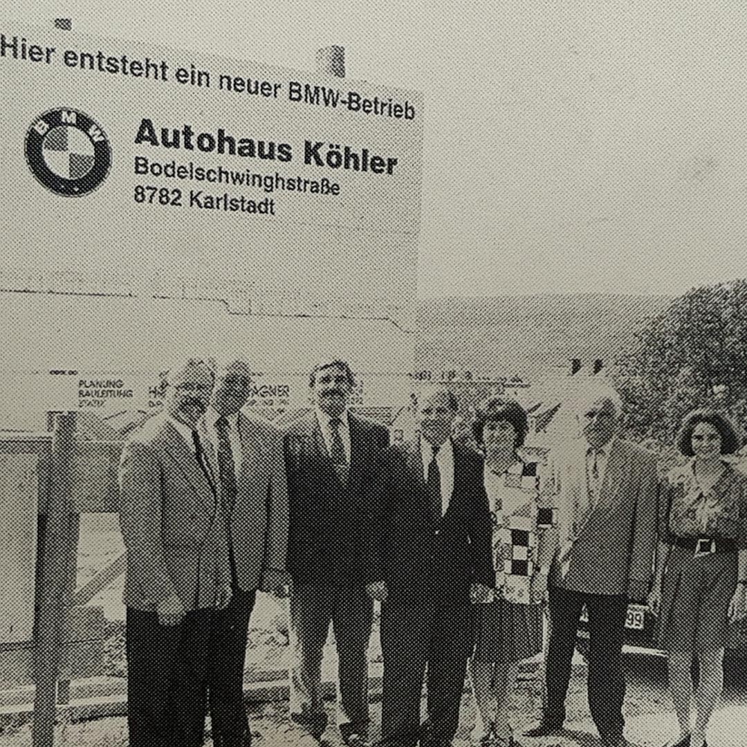 Historisches Bild vom Autohaus Köhler zum Richtfest in der Bodelschwinghstraße aus dem Jahr 1990– Tradition und Geschichte des Autohauses BMW Köhler in Karlstadt