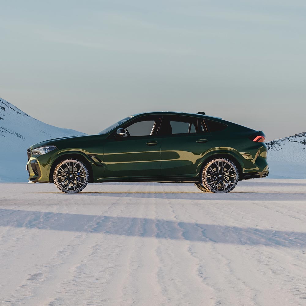 BMW X6 auf verschneitem Untergrund – Abenteuer und Sicherheit im Autohaus BMW Köhler in Karlstadt