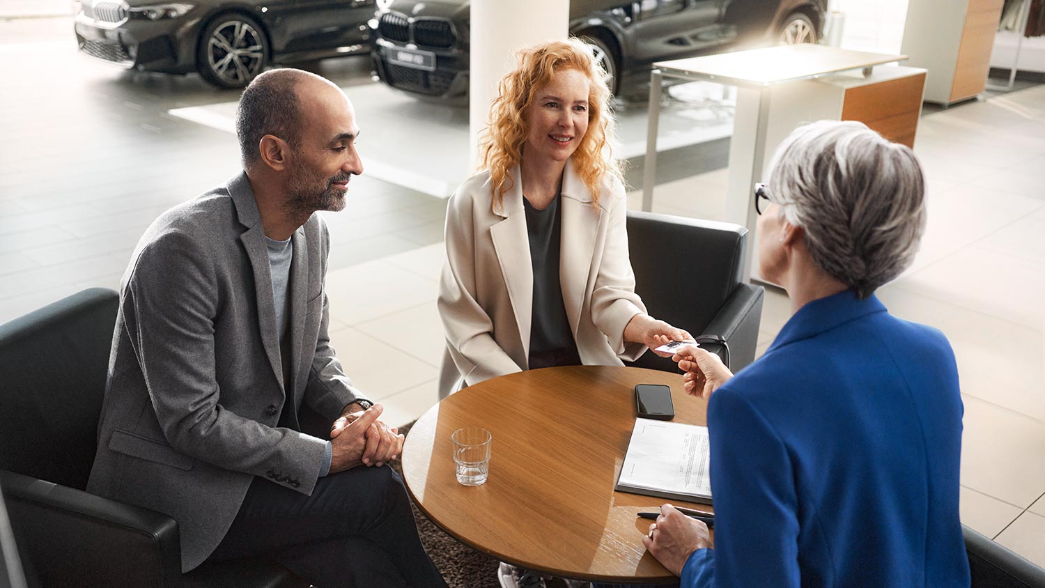 Beratungsgespräch im BMW Autohaus – individuelle Betreuung im Autohaus BMW Köhler in Karlstadt
