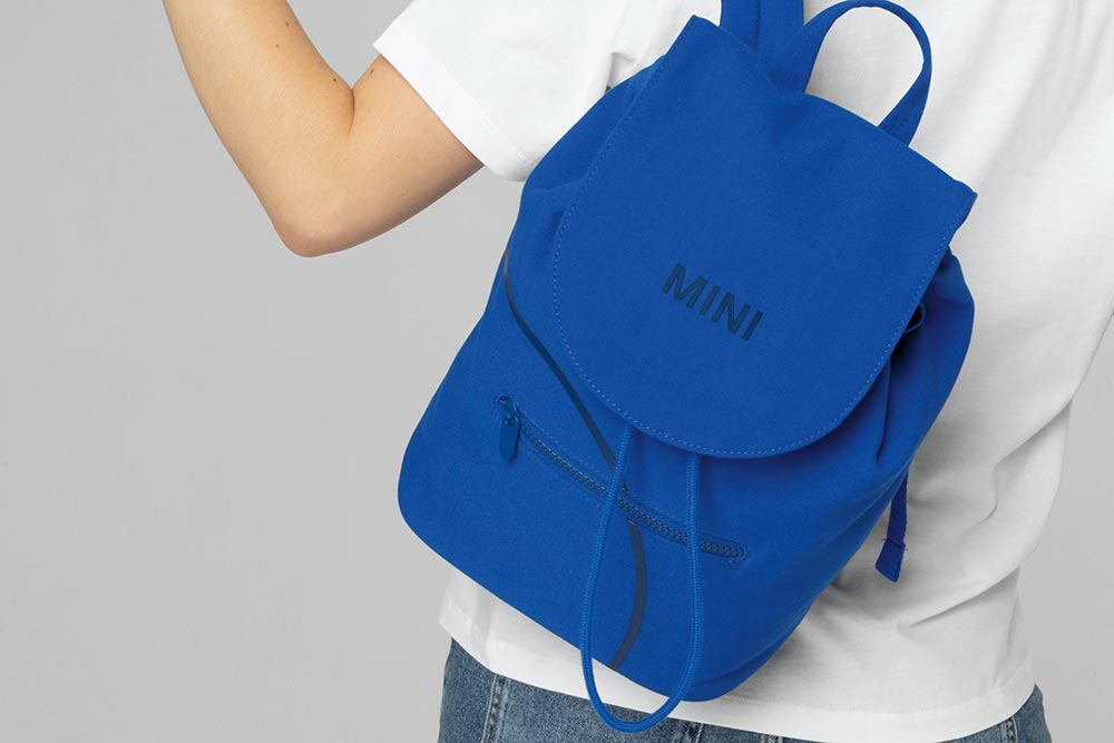Blauer MINI-Rucksack – stilvolles Zubehör im Autohaus BMW Köhler in Karlstadt