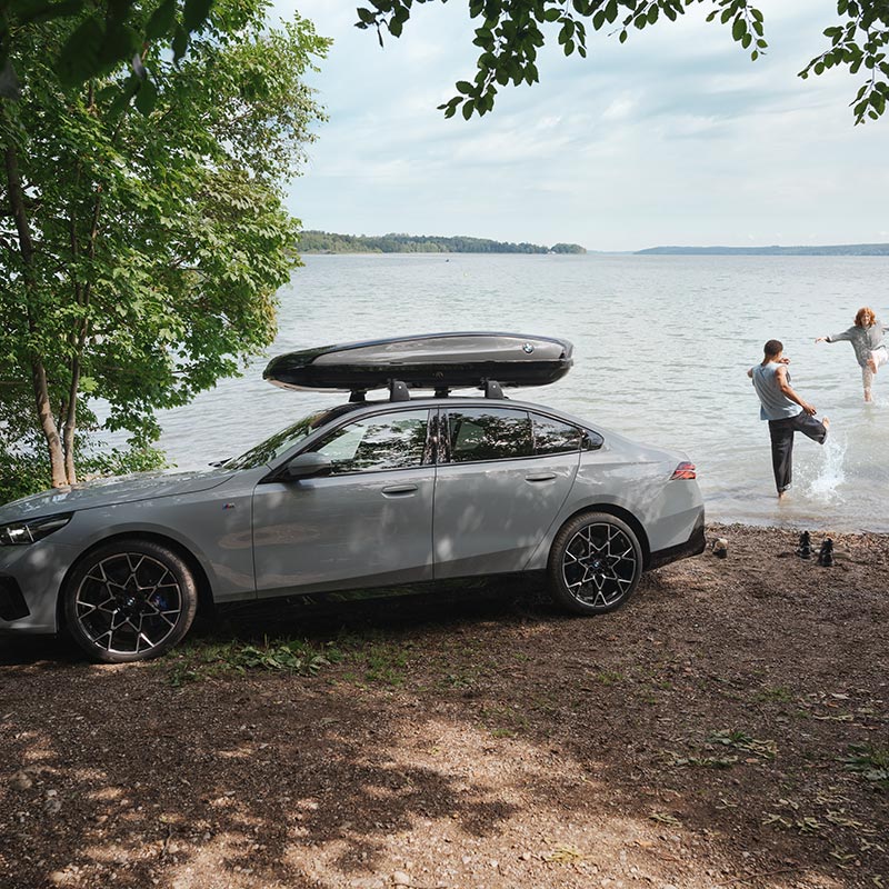 BMW Dachbox auf einem BMW 5er- Zubehör und Lifestyle Produkte bei BMW Köhler in Karlstadt