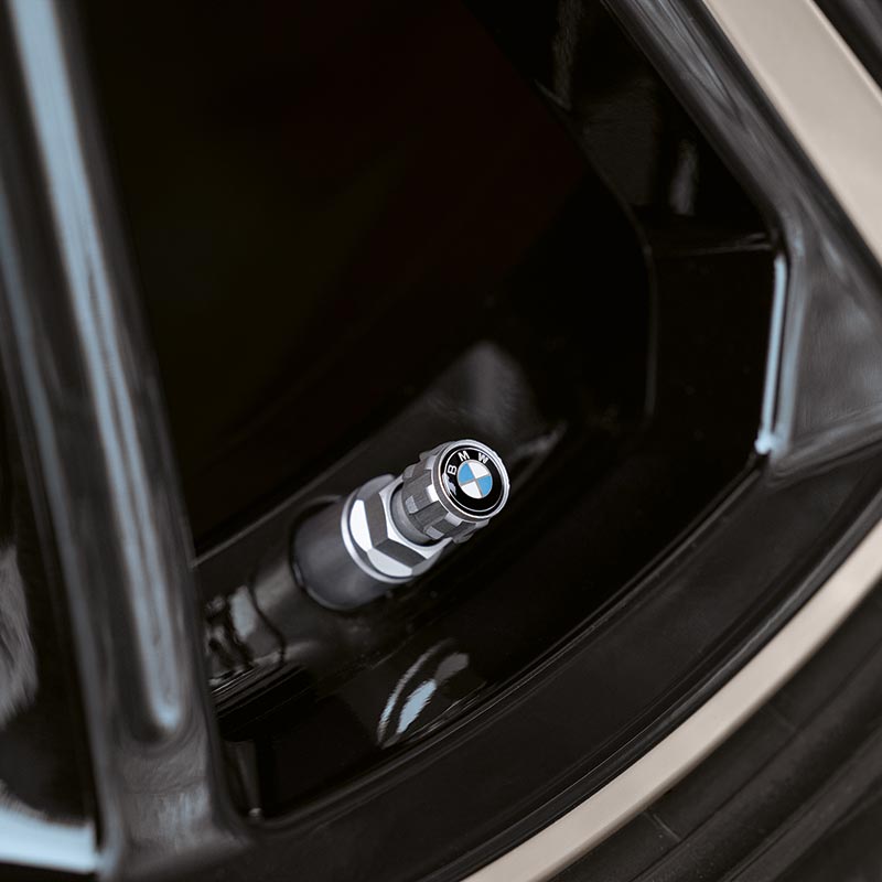 Ventilkappe eines BMW-Rades – Präzision und Qualität im Autohaus BMW Köhler in Karlstadt