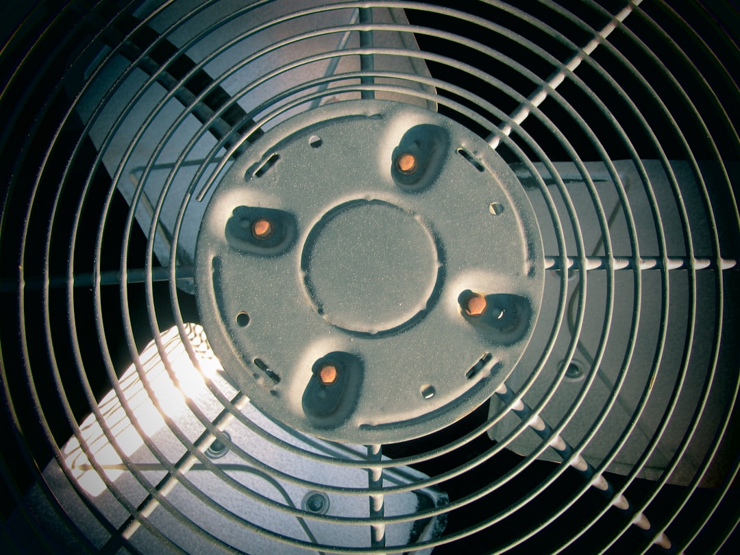 Infographic showing HVAC airflow cycle, blower wheel and coil roles, signs of dirty components, and efficiency impact of Infographic showing HVAC airflow cycle, blower wheel and coil roles, signs of dirty components, and efficiency impact of