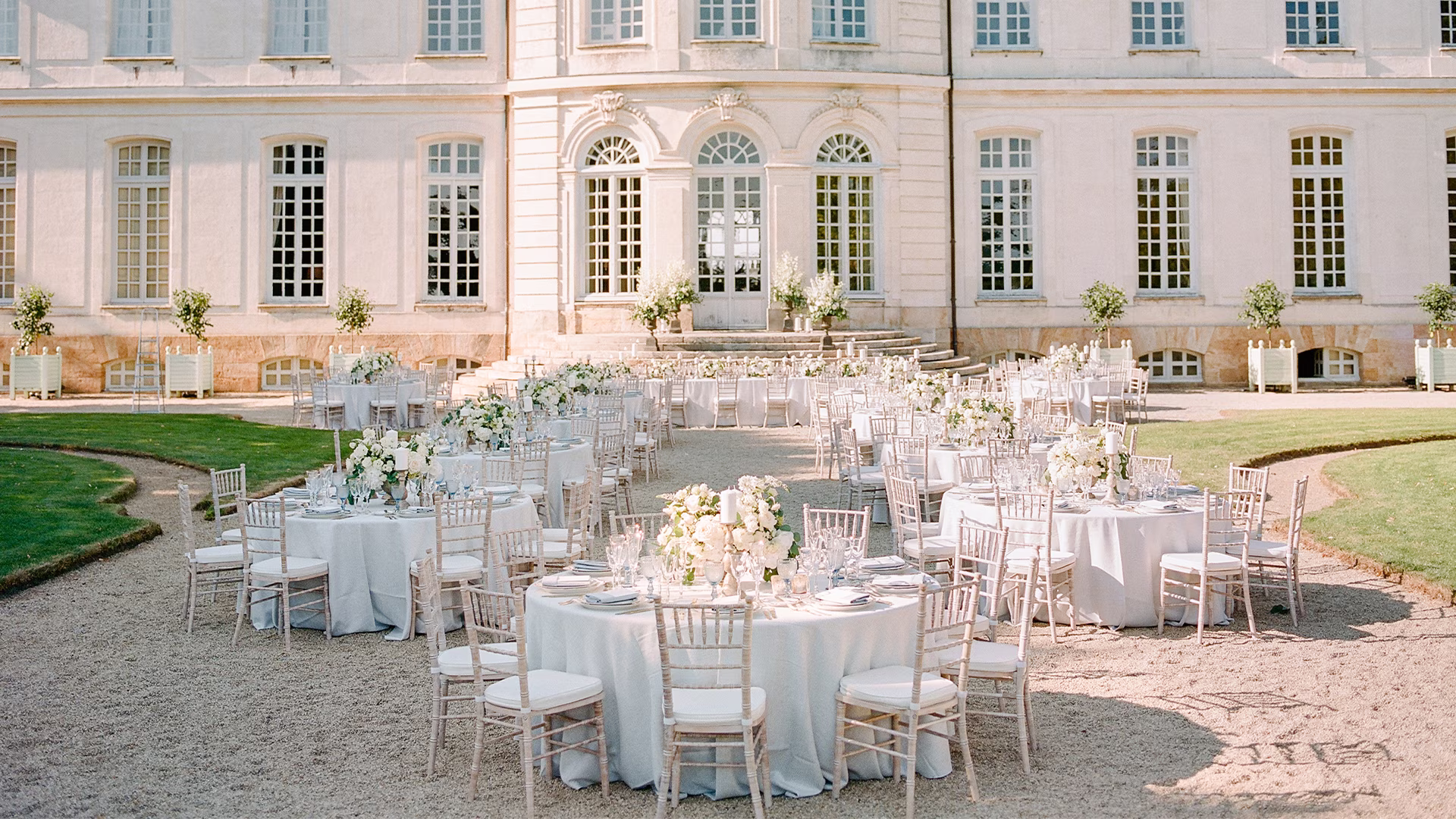 Tablecloth ready table